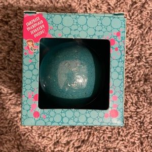 Blue kid mermaid bath bomb